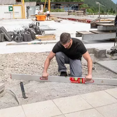 SOLA Strijklat met libel en gecentreerde handgrp. SLGI 2 200 cm